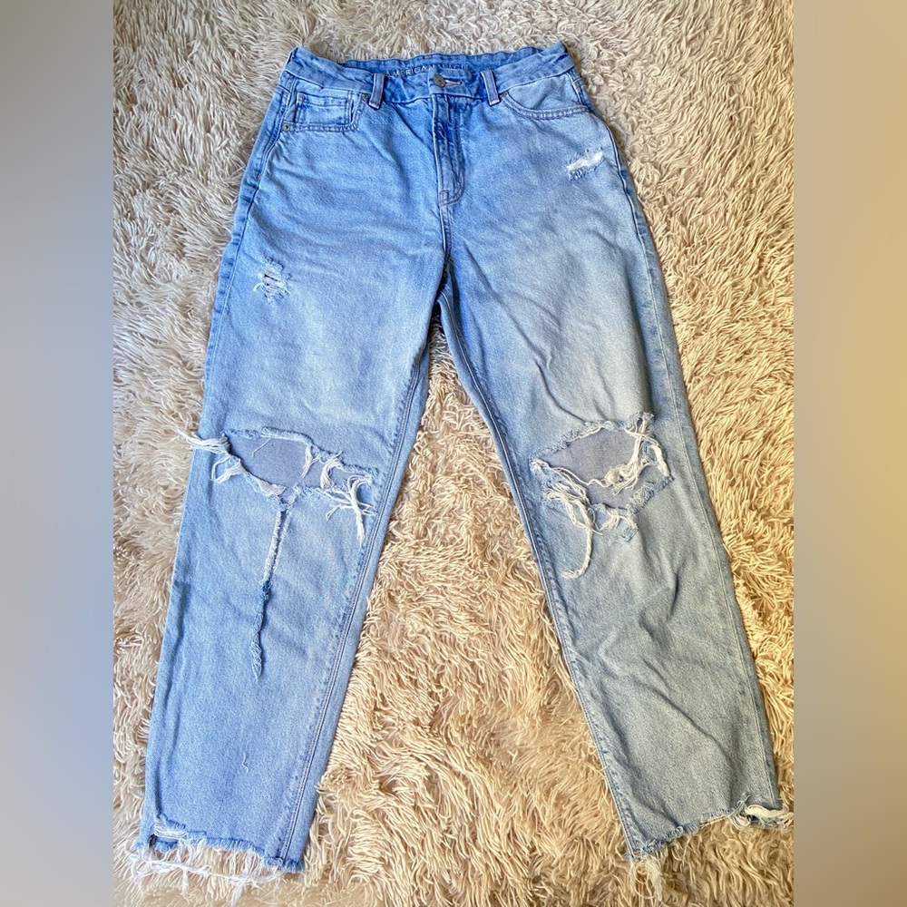 American Eagle curvy mom jean heavily distressed 8R 29 waist light wash blue